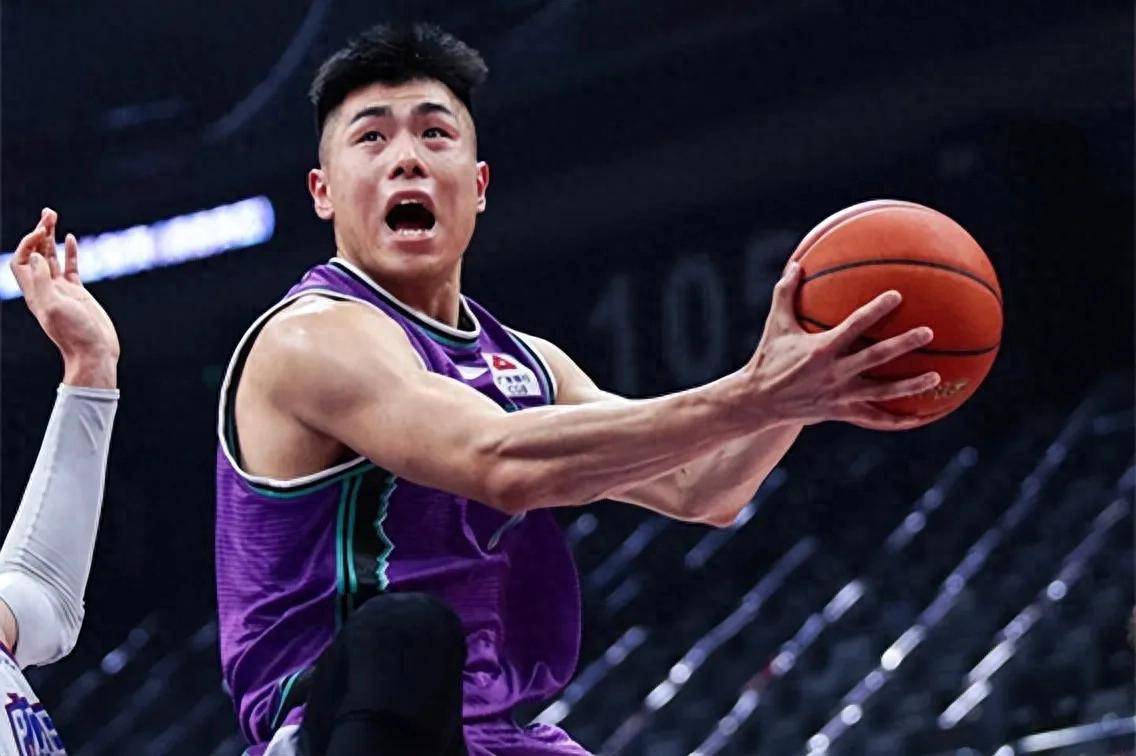 足总杯今晨再迎强敌，山东男篮复出首秀，主帅态度——气氛紧张，身体对抗强度拉满的简单介绍